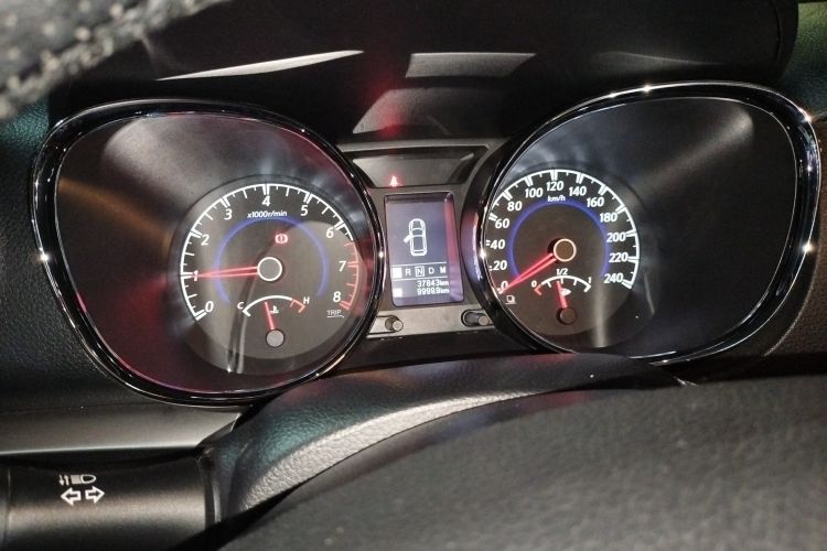 Used Venucia T70 2016 2.0L CVT Smart Edition Odometer Close Up
