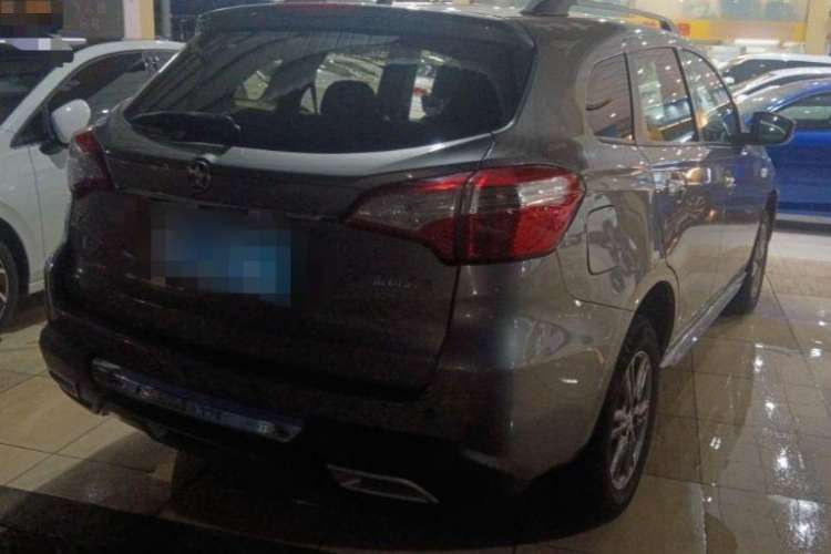 Used Venucia T70 2016 1.6L Manual Ruixing Edition Exterior 4