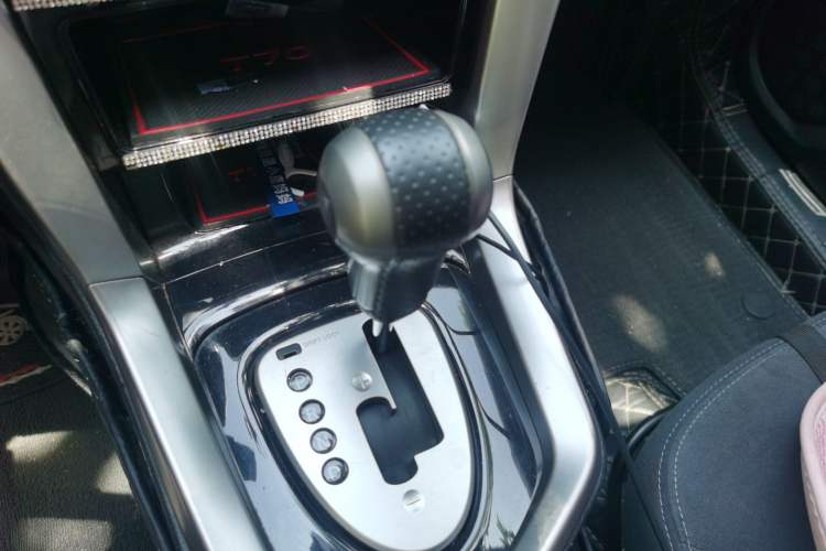 Used Venucia T70 2016 2.0L CVT Smart Choice Edition Gear Lever