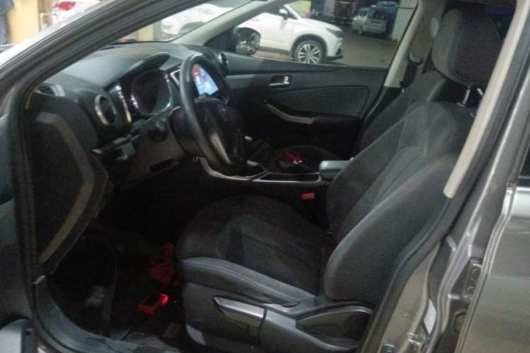 Used Venucia T70 2016 1.6L Manual Ruixing Edition Interior 3