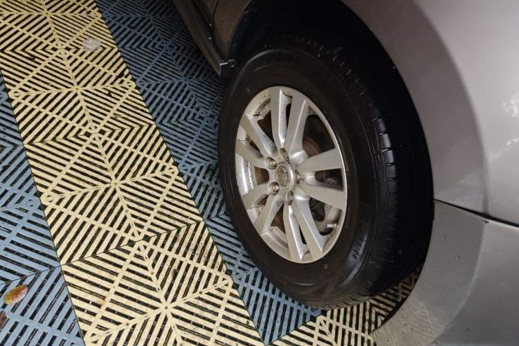 Used Venucia T70 2016 1.6L Manual Ruixing Edition Right Front Wheel Hub