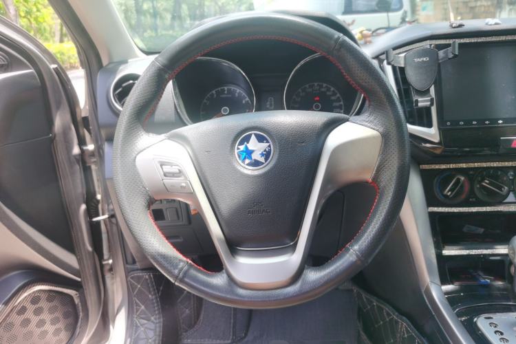 Used Venucia T70 2016 2.0L CVT Smart Choice Edition Steering Wheel