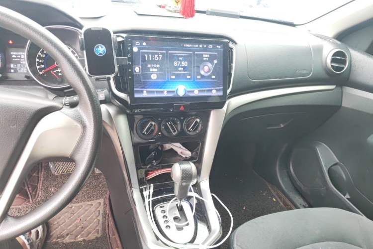 Used Venucia T70 2016 2.0L CVT Smart Choice Edition Audio And AC Panel