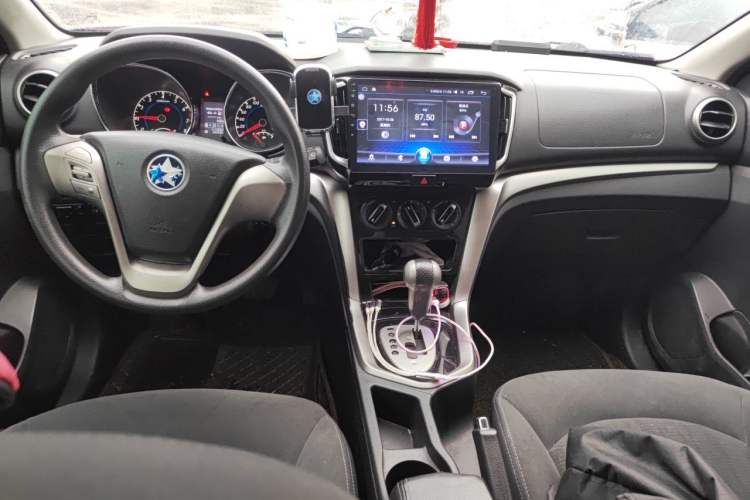 Used Venucia T70 2016 2.0L CVT Smart Choice Edition Center Console