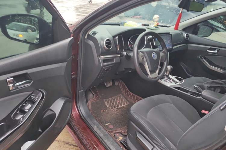 Used Venucia T70 2016 2.0L CVT Smart Choice Edition Driver Seat