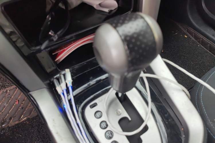 Used Venucia T70 2016 2.0L CVT Smart Choice Edition Gear Lever