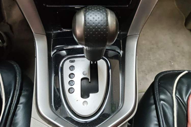 Used Venucia T70 2016 2.0L CVT Smart Choice Edition Gear Lever
