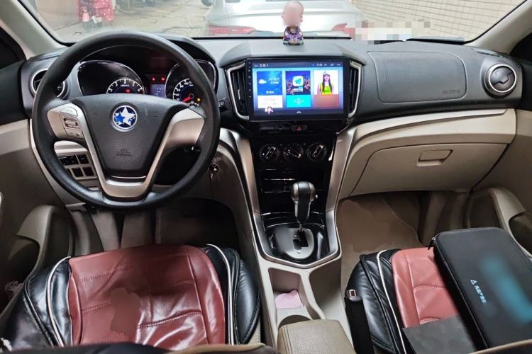 Used Venucia T70 2016 2.0L CVT Smart Choice Edition Interior 2