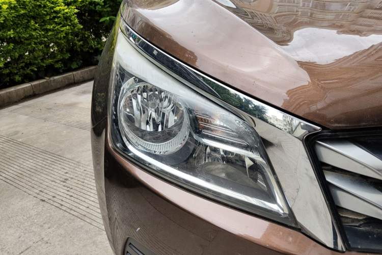 Used Venucia T70 2016 2.0L CVT Smart Choice Edition Right Front Headlight