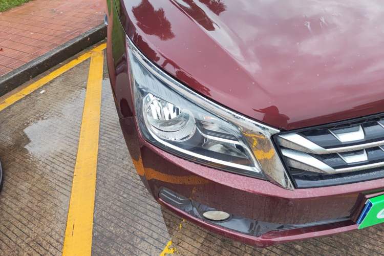 Used Venucia T70 2016 2.0L CVT Smart Choice Edition Right Front Headlight
