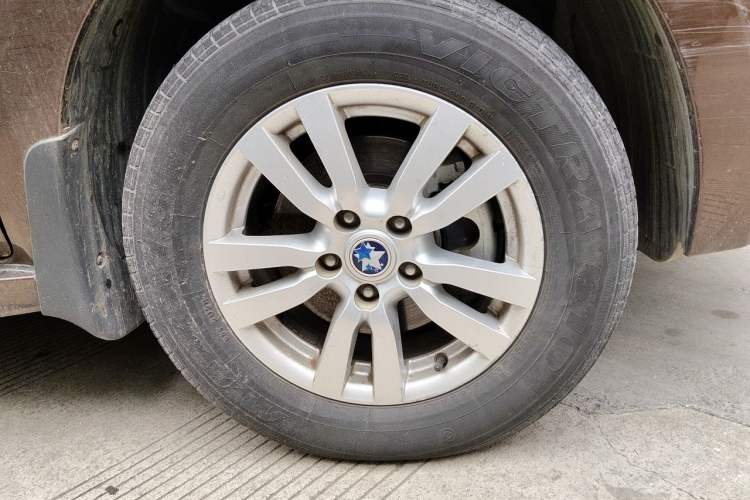 Used Venucia T70 2016 2.0L CVT Smart Choice Edition Right Front Wheel Hub