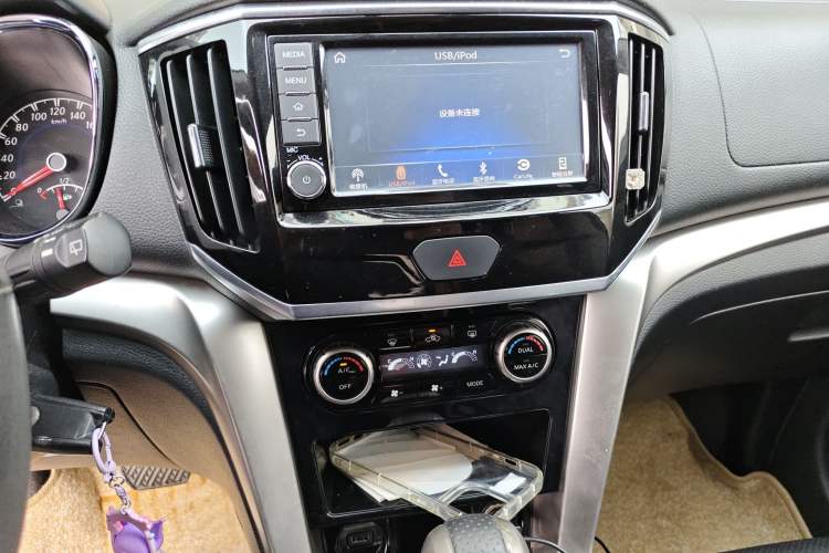 Used Venucia T70 2016 2.0L CVT Smart Edition Audio And AC Panel