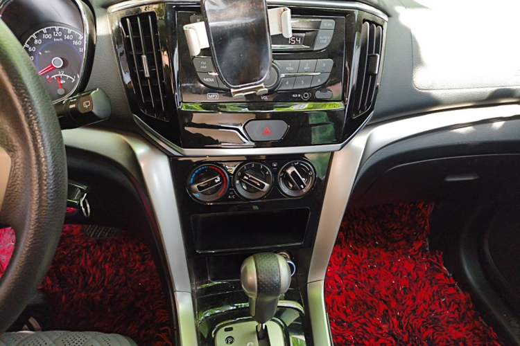 Used Venucia T70 2016 2.0L CVT Smart Choice Edition Audio And AC Panel