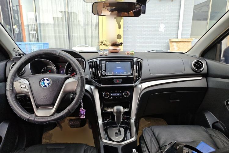 Used Venucia T70 2016 2.0L CVT Smart Edition Center Console