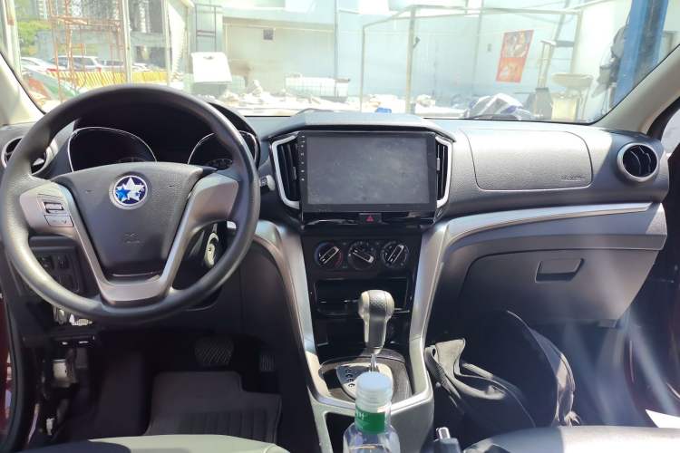 Used Venucia T70 2016 2.0L CVT Smart Choice Edition Center Console