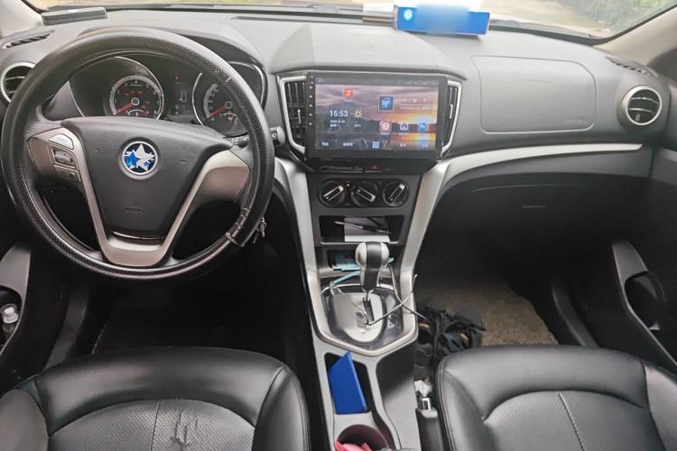 Used Venucia T70 2016 2.0L CVT Smart Choice Edition Center Console