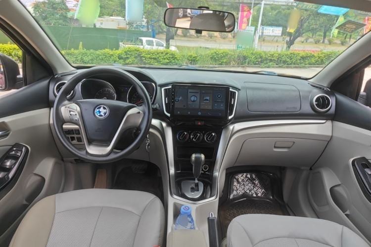Used Venucia T70 2016 2.0L CVT Smart Choice Edition Center Console