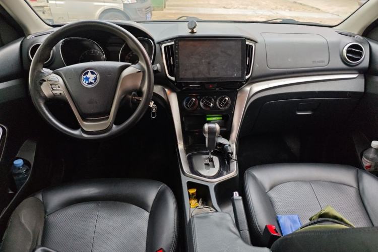 Used Venucia T70 2016 2.0L CVT Smart Choice Edition Center Console