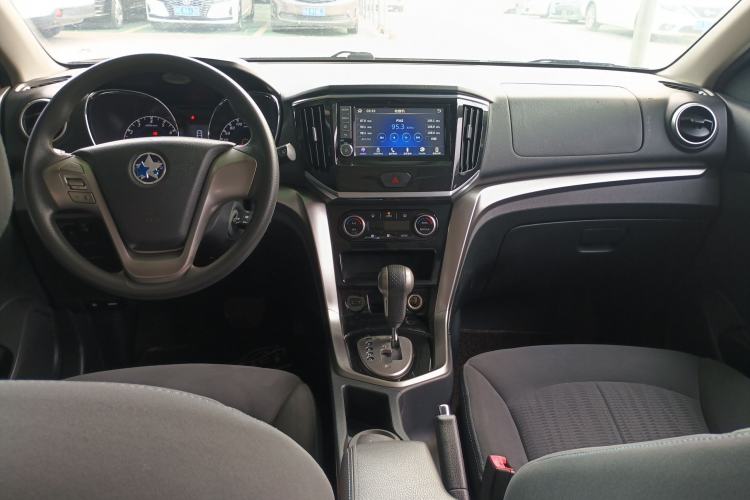 Used Venucia T70 2016 2.0L CVT Smart Edition Center Console