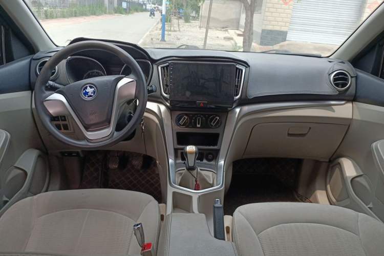 Used Venucia T70 2016 1.6L Manual Ruixing Edition Center Console