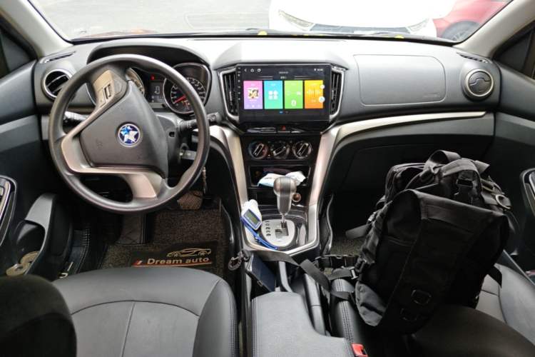 Used Venucia T70 2016 2.0L CVT Smart Choice Edition Center Console