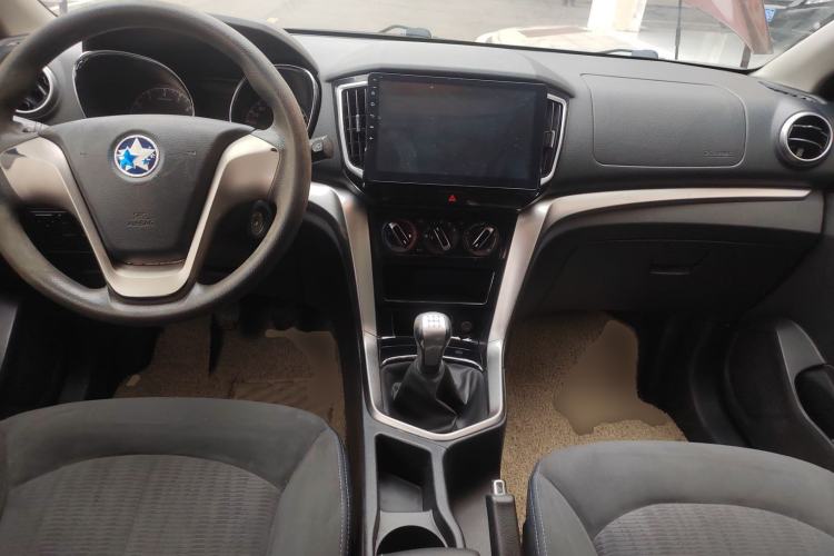Used Venucia T70 2016 1.6L Manual Ruixing Edition Center Console