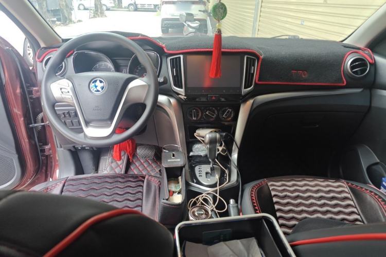 Used Venucia T70 2016 2.0L CVT Smart Choice Edition Center Console