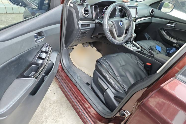 Used Venucia T70 2016 2.0L CVT Smart Edition Driver Seat