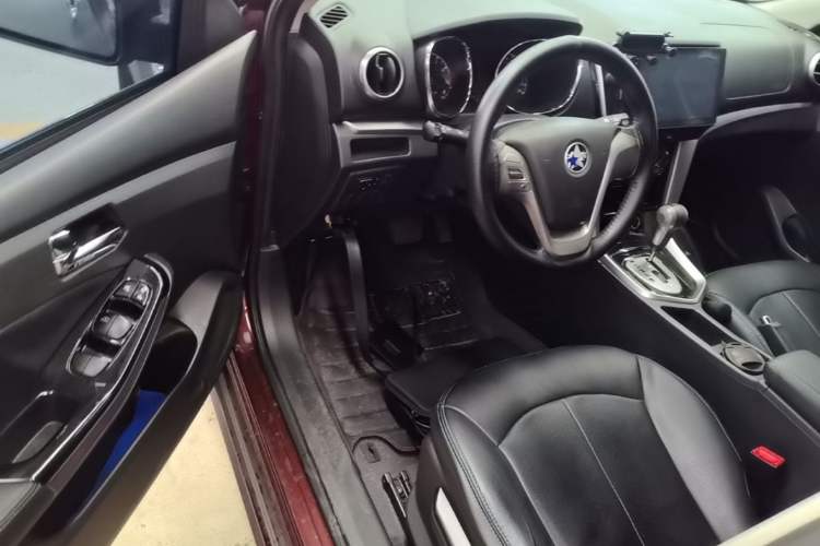Used Venucia T70 2016 2.0L CVT Smart Choice Edition Driver Seat
