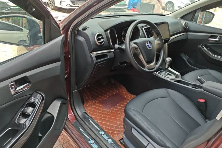 Used Venucia T70 2016 2.0L CVT Smart Choice Edition Driver Seat