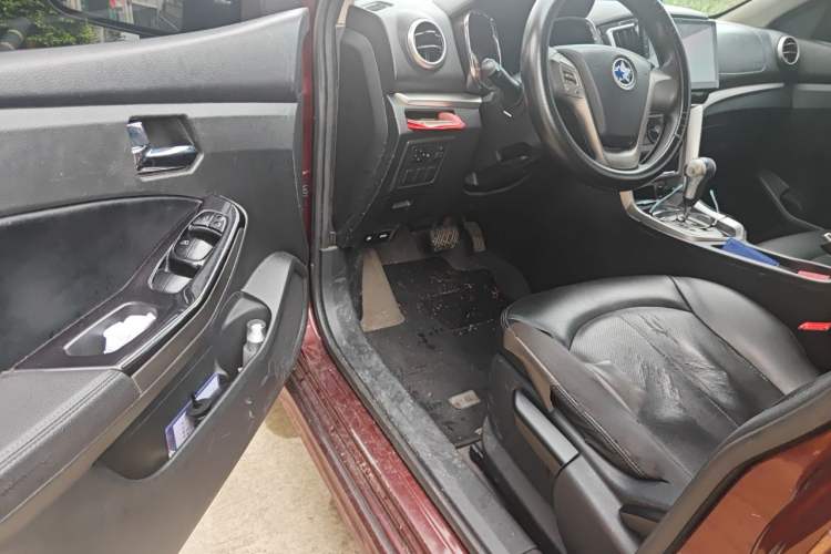 Used Venucia T70 2016 2.0L CVT Smart Choice Edition Driver Seat