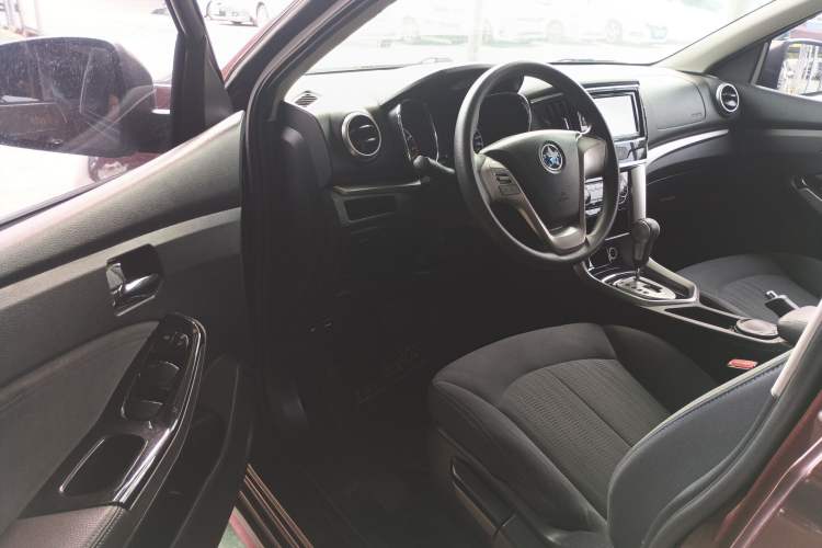 Used Venucia T70 2016 2.0L CVT Smart Edition Driver Seat