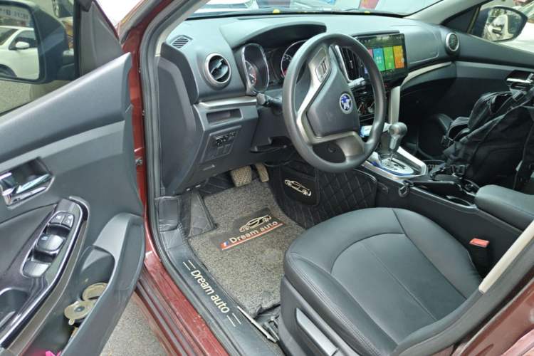 Used Venucia T70 2016 2.0L CVT Smart Choice Edition Driver Seat