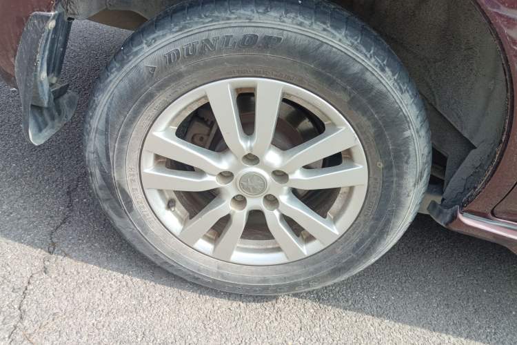 Used Venucia T70 2016 1.6L Manual Ruixing Edition Exterior 4