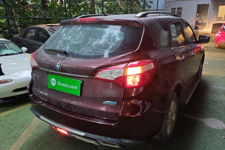 Used Venucia T70 2016 2.0L CVT Smart Choice Edition Exterior 5
