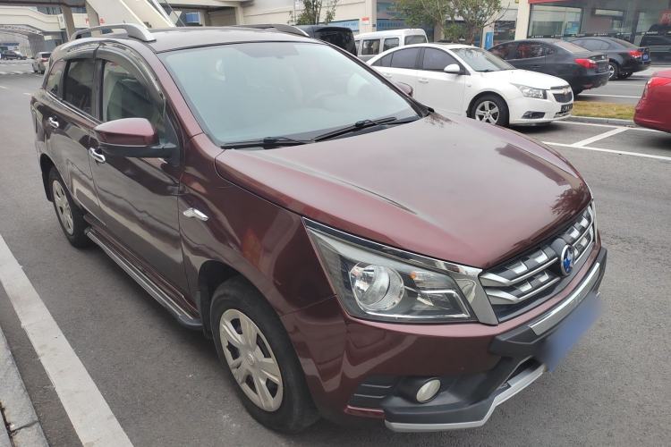 Used Venucia T70 2016 1.6L Manual Ruixing Edition Front Right 45 Deg