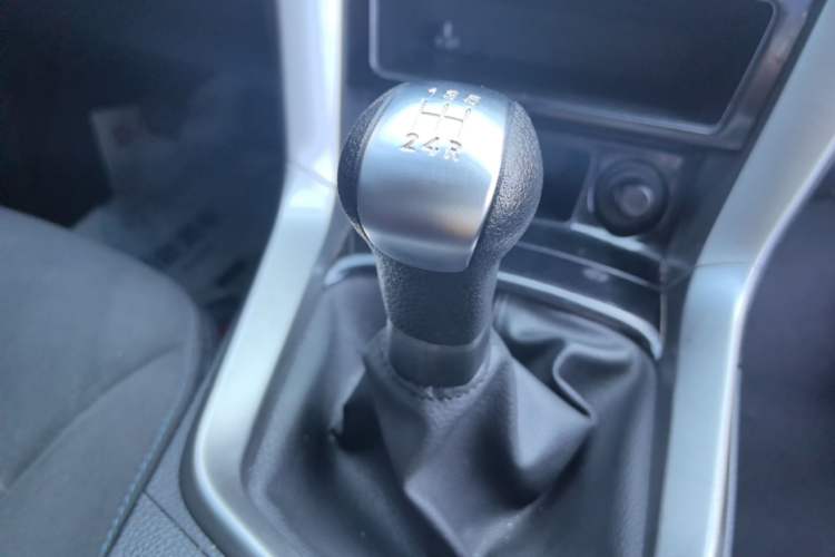 Used Venucia T70 2016 1.6L Manual Ruixing Edition Gear Lever
