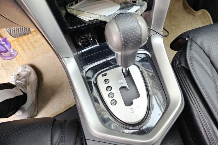 Used Venucia T70 2016 2.0L CVT Smart Edition Gear Lever