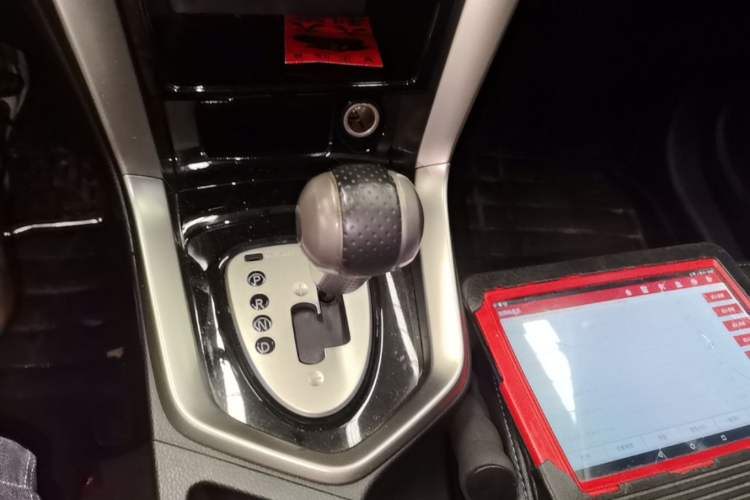 Used Venucia T70 2016 2.0L CVT Smart Choice Edition Gear Lever