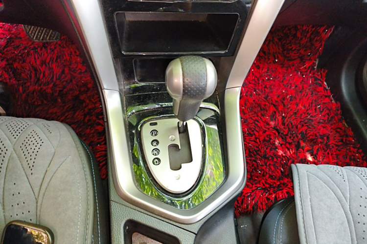 Used Venucia T70 2016 2.0L CVT Smart Choice Edition Gear Lever