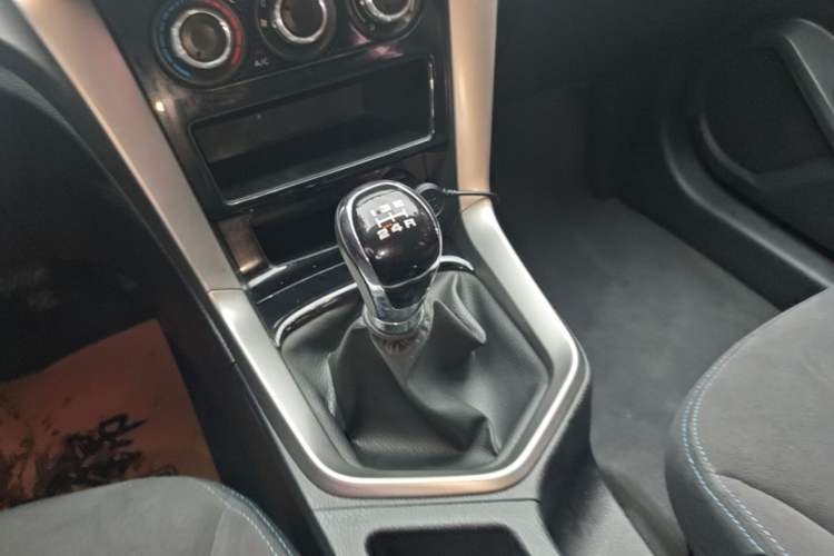 Used Venucia T70 2016 1.6L Manual Ruixing Edition Gear Lever