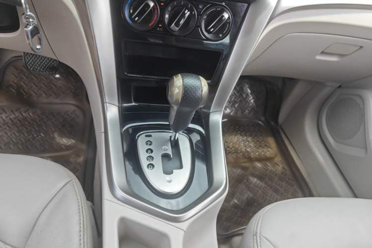 Used Venucia T70 2016 2.0L CVT Smart Choice Edition Gear Lever