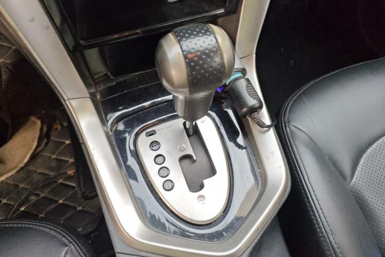 Used Venucia T70 2016 2.0L CVT Smart Choice Edition Gear Lever