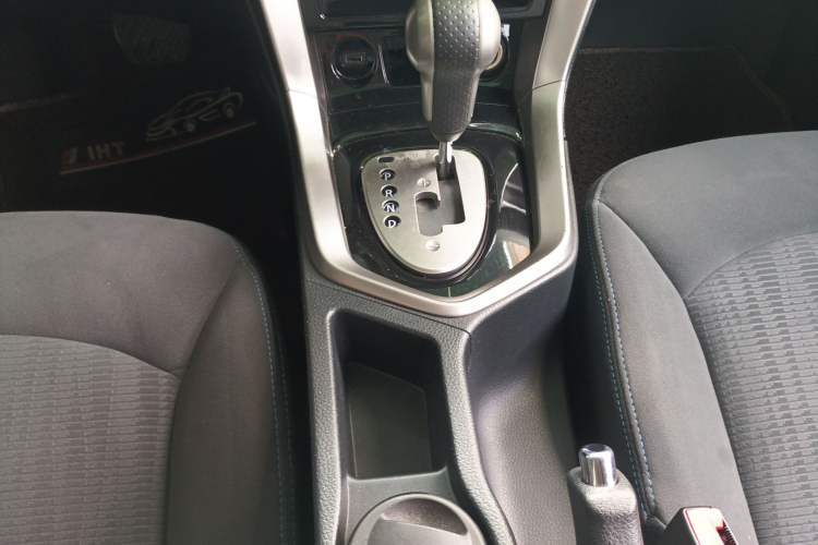 Used Venucia T70 2016 2.0L CVT Smart Edition Gear Lever
