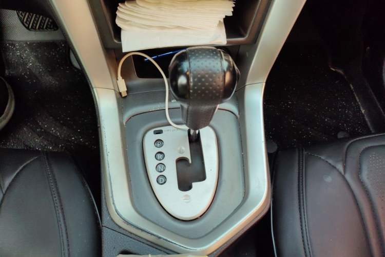 Used Venucia T70 2016 2.0L CVT Smart Choice Edition Gear Lever