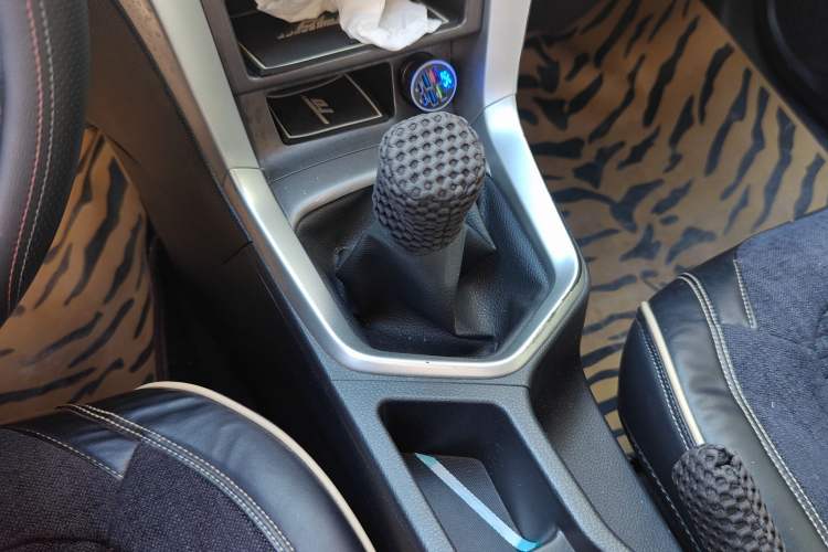 Used Venucia T70 2016 1.6L Manual Ruixing Edition Gear Lever