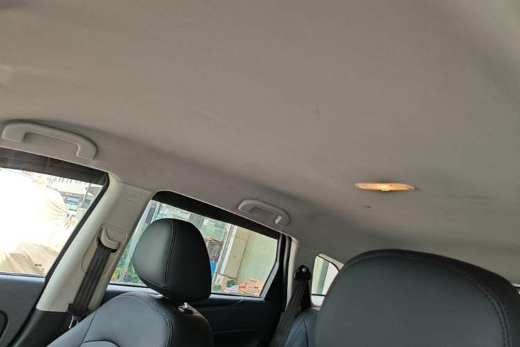 Used Venucia T70 2016 2.0L CVT Smart Choice Edition Headliner