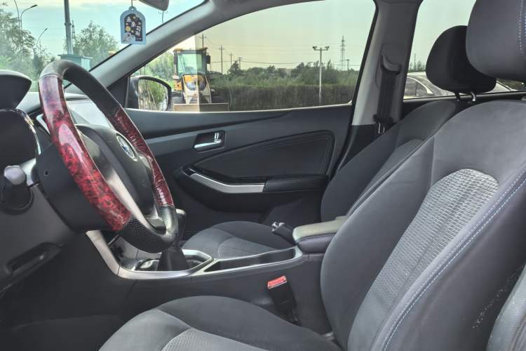 Used Venucia T70 2016 1.6L Manual Ruixing Edition Interior 1