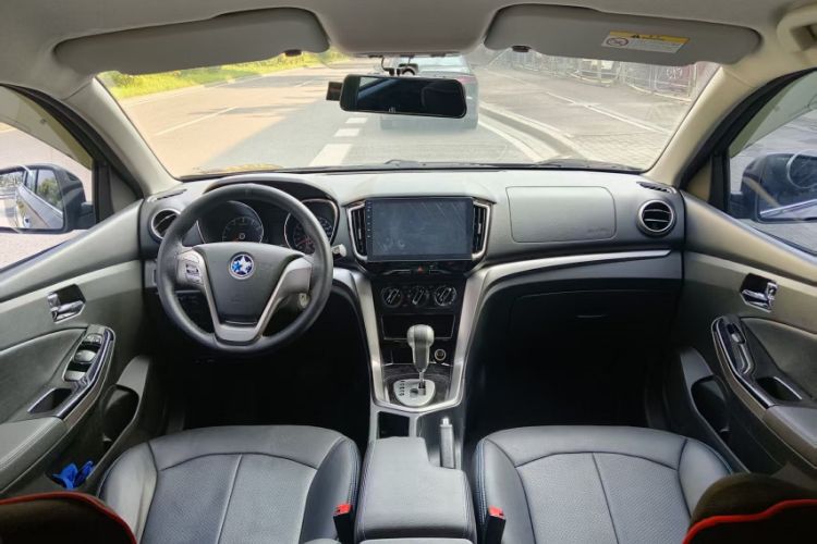 Used Venucia T70 2016 2.0L CVT Smart Choice Edition Interior 3
