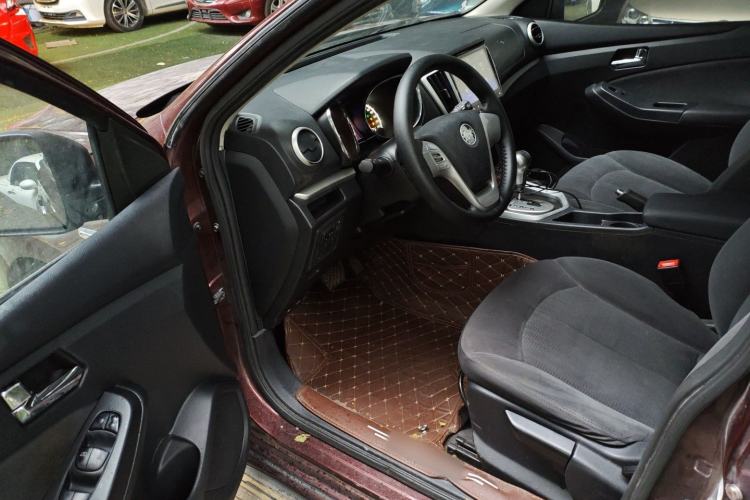 Used Venucia T70 2016 2.0L CVT Smart Choice Edition Interior 3
